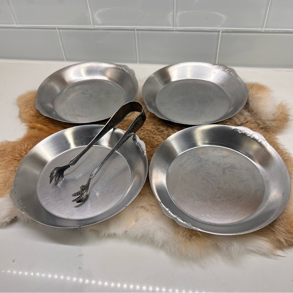 Vintage Hammered Silverplate Bird Claw Tongs & 4 Stainless Japan Small Plates - Picture 1 of 16